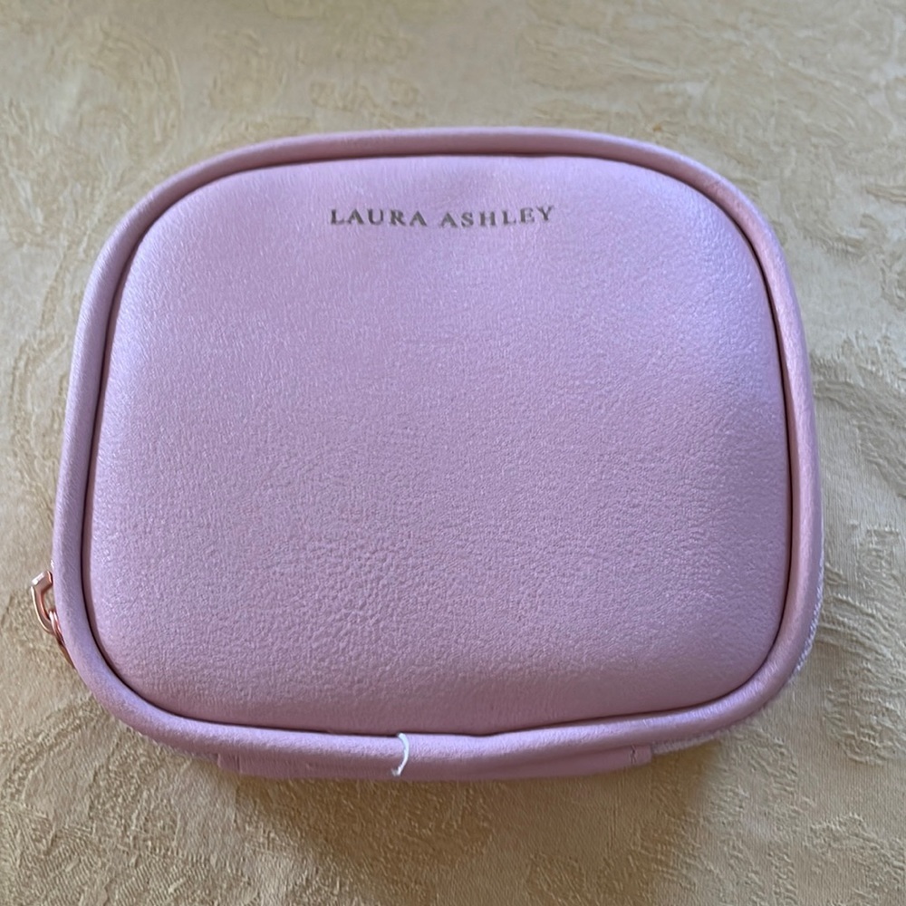 Laura Ashley Travel Oil Diffuser with Pouch - Picture 2 of 4